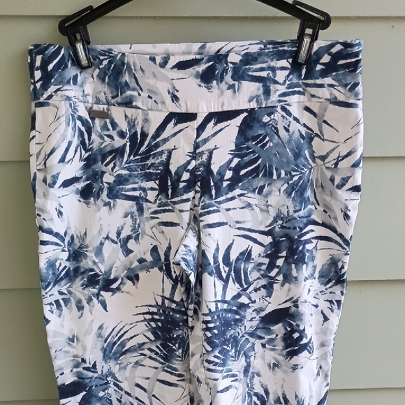 Peck & Peck Blue and White Patterned Pants Sz 12P Stretchy - Picture 2 of 5